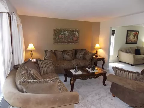 41 Marcel Rd, Halfmoon, NY 12065 photo 8