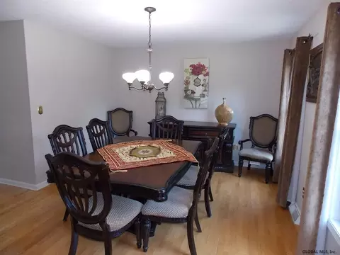 41 Marcel Rd, Halfmoon, NY 12065 photo 5