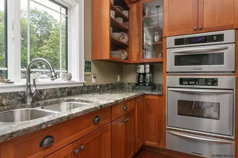 42 Lyons Ave, Delmar, NY 12054 photo 12