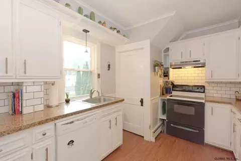 742 Decamp Ave, Schenectady, NY 12309 photo 9