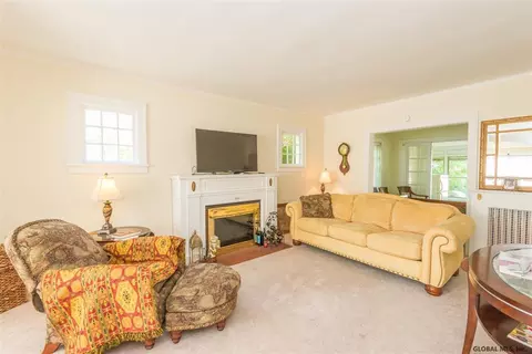 831 Decamp Ave, Schenectady, NY 12309 photo 10