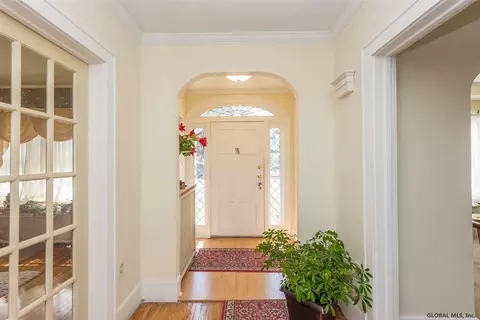 831 Decamp Ave, Schenectady, NY 12309 photo 9