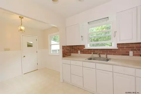 1038 Eugene Dr, Schenectady, NY 12303 photo 17