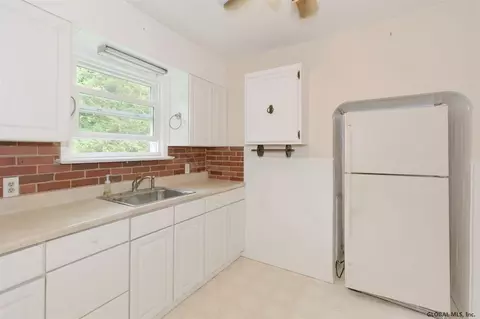 1038 Eugene Dr, Schenectady, NY 12303 photo 18