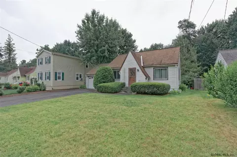1038 Eugene Dr, Schenectady, NY 12303 photo 3