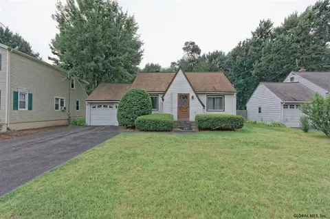 1038 Eugene Dr, Schenectady, NY 12303 photo 2