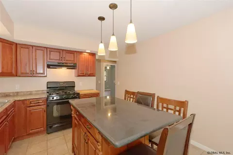 358 Clayton Rd, Schenectady, NY 12304 photo 15
