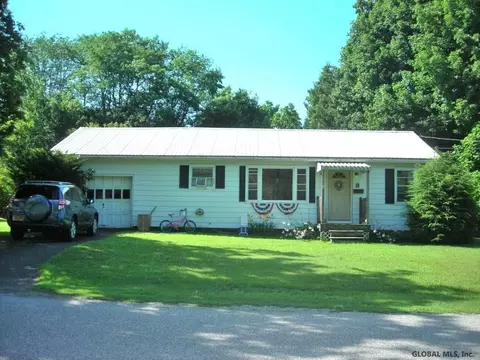 8 Danforth St, Hoosick Falls, NY 12090 photo 1