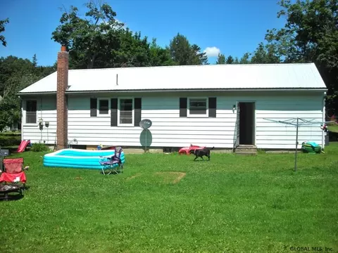 8 Danforth St, Hoosick Falls, NY 12090 photo 4
