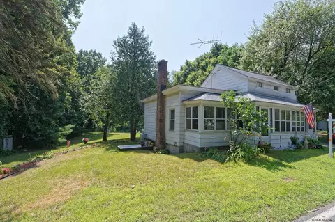 134 Beach Rd, Halfmoon, NY 12065 photo 2