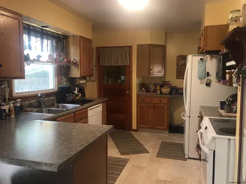 156 Eastholm Rd, Schenectady, NY 12304 photo 9