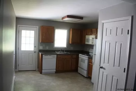 273 Macarthur Ave, Cobleskill, NY 12043 photo 9