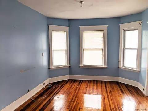 83 Willow Ave, Schenectady, NY 12304 photo 10