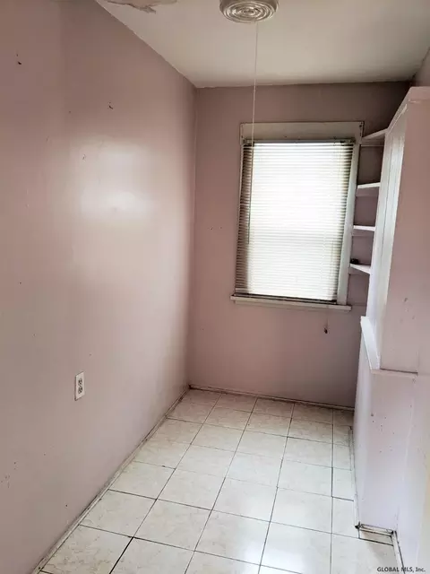 83 Willow Ave, Schenectady, NY 12304 photo 8
