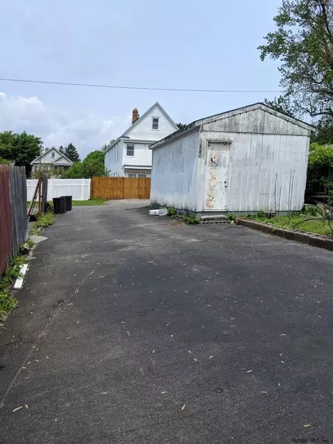 83 Willow Ave, Schenectady, NY 12304 photo 5