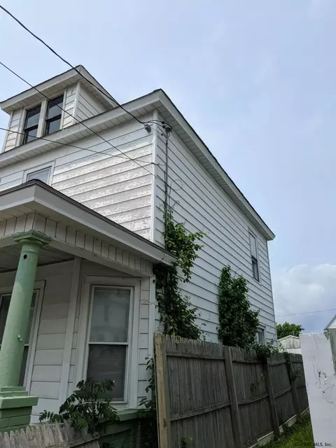 83 Willow Ave, Schenectady, NY 12304 photo 3