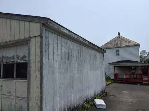 83 Willow Ave, Schenectady, NY 12304 photo 4