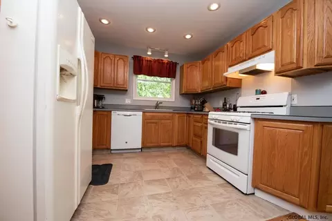 41 Bender Ln, Delmar, NY 12054 photo 6