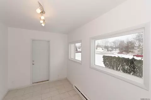 1045 Roberta Rd, Schenectady, NY 12303 photo 16