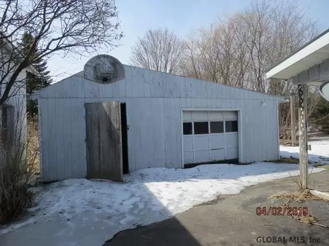 29 Pine St, Champlain, NY 12919 photo 3