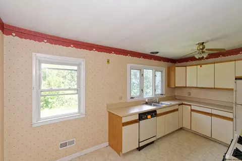 1467 Dalton Dr, Schenectady, NY 12308 photo 5