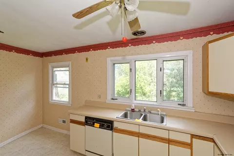 1467 Dalton Dr, Schenectady, NY 12308 photo 6
