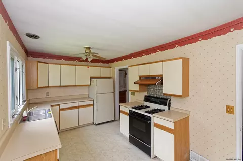 1467 Dalton Dr, Schenectady, NY 12308 photo 8
