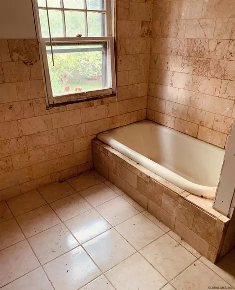 1139 Keyes Ave, Schenectady, NY 12309 photo 8