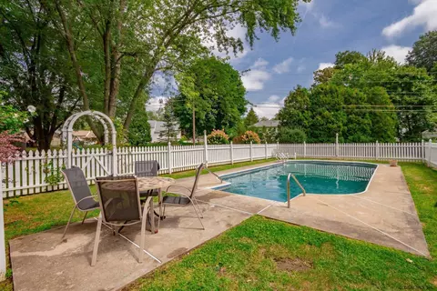 22 Montclair Dr, Schenectady, NY 12302 photo 5