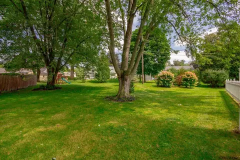 22 Montclair Dr, Schenectady, NY 12302 photo 6