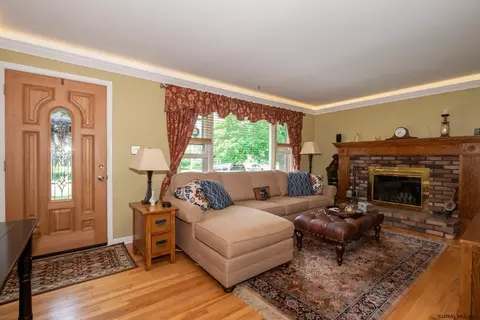 22 Montclair Dr, Schenectady, NY 12302 photo 11