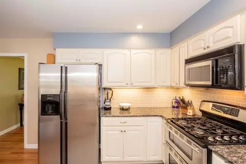 22 Montclair Dr, Schenectady, NY 12302 photo 16