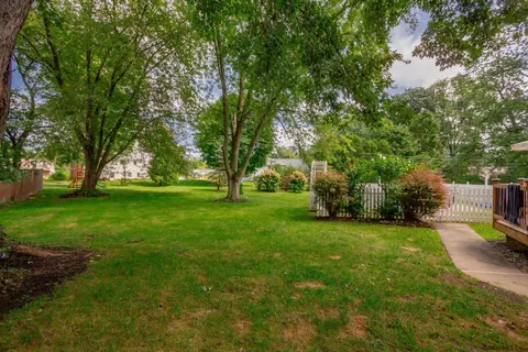 22 Montclair Dr, Schenectady, NY 12302 photo 4