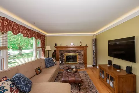 22 Montclair Dr, Schenectady, NY 12302 photo 12