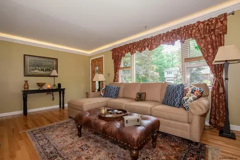 22 Montclair Dr, Schenectady, NY 12302 photo 13