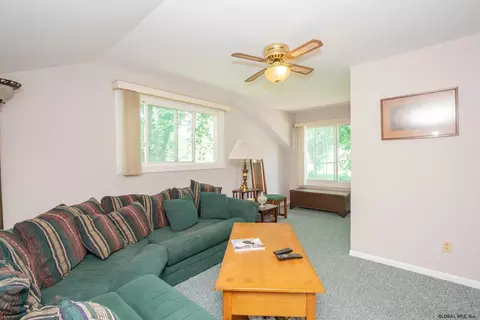 22 Montclair Dr, Schenectady, NY 12302 photo 31