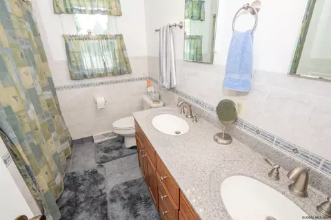 22 Montclair Dr, Schenectady, NY 12302 photo 25