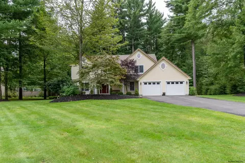 837 Greenthorne Blvd, Schenectady, NY 12303 photo 3