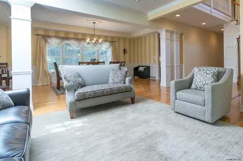837 Greenthorne Blvd, Schenectady, NY 12303 photo 5