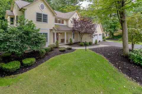 837 Greenthorne Blvd, Schenectady, NY 12303 photo 2