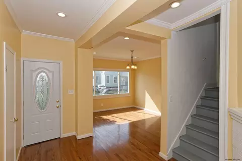 2 Charles St, Schenectady, NY 12304 photo 6