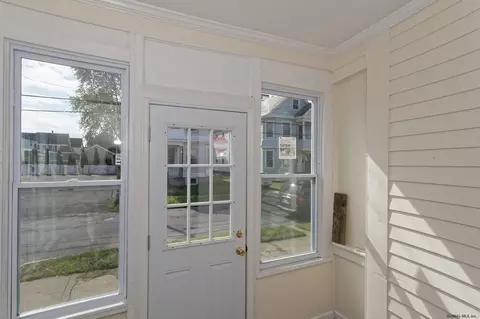 2 Charles St, Schenectady, NY 12304 photo 4