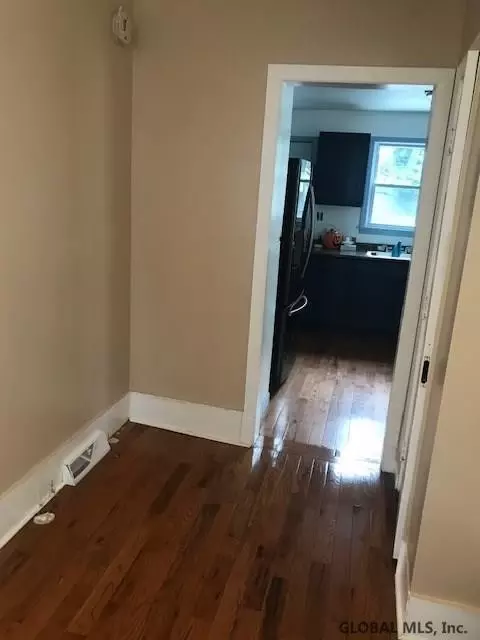 122 Linden St, Schenectady, NY 12304 photo 9