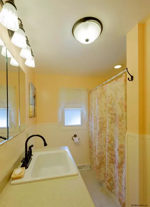 2755 Greeley St, Schenectady, NY 12304 photo 28