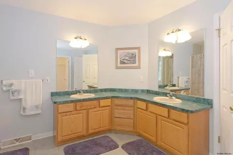 77 Corrit Dr, Delmar, NY 12054 photo 32