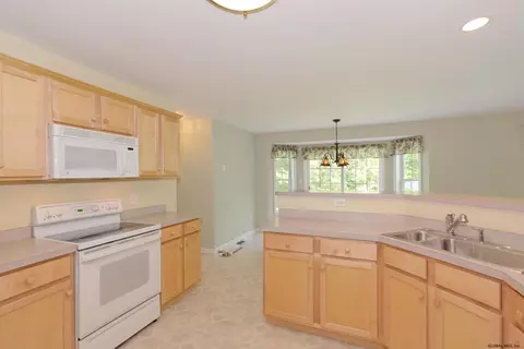 77 Corrit Dr, Delmar, NY 12054 photo 7