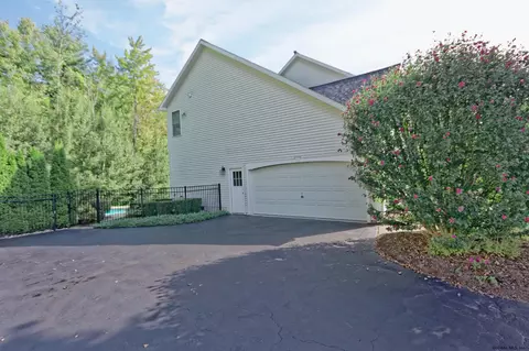 77 Corrit Dr, Delmar, NY 12054 photo 4