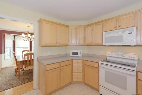 77 Corrit Dr, Delmar, NY 12054 photo 10