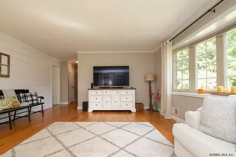 92 Beacon Rd, Glenmont, NY 12077 photo 8