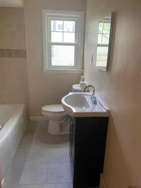 80 Marshall Ave, Schenectady, NY 12304 photo 16